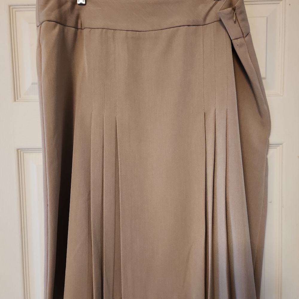 Elegant Tan Women's Skirt EUC